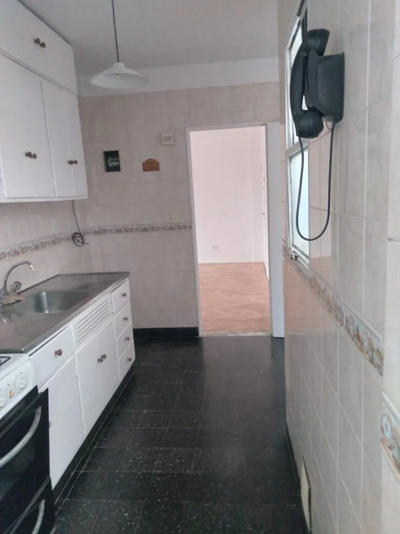 3 amb c/dep a mts. subte. Alq. incluye ABL y AySA foto 5
