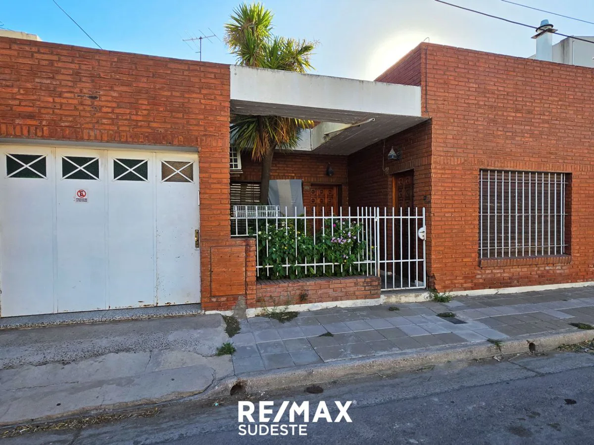 CASA EN VILLA MITRE. EXCELENTE UBICACION! foto 2