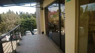 EXCELENTE LOCAL COMERCIAL EN VENTA, EN COMPLEJO LA ESCALA, PILAR foto 2