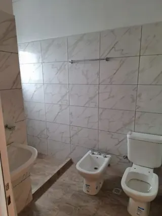 GUIDEK STASIUK PROPIEDADES ALQUILA HERMOSO DEPARTAMENTO EN PLANTA ALTA foto 1