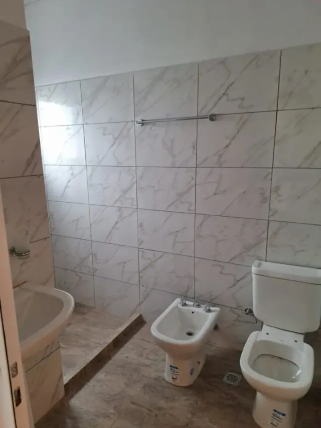 GUIDEK STASIUK PROPIEDADES ALQUILA HERMOSO DEPARTAMENTO EN PLANTA ALTA