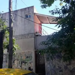 EXCELENTE TERRENO CON CONSTRUCCIÓN foto 3