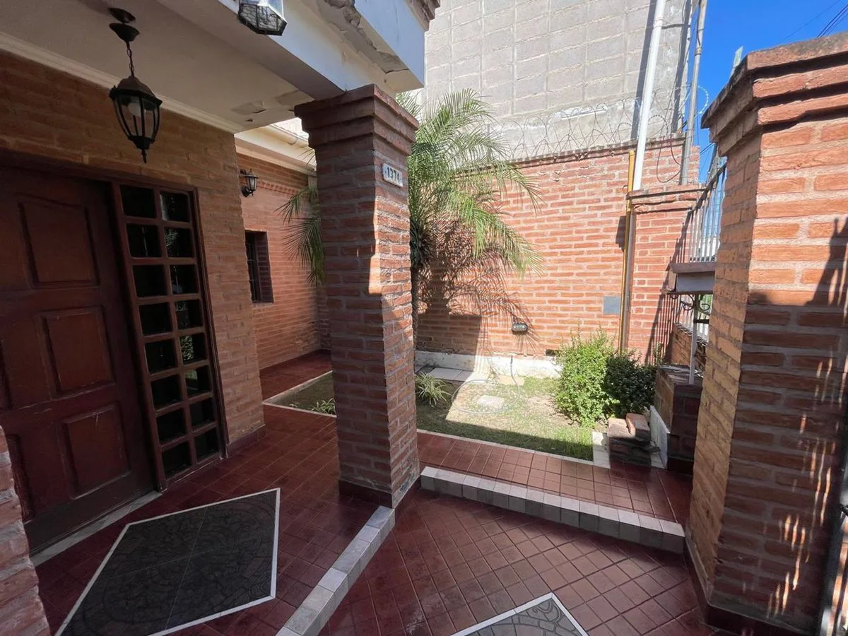 CASA EN VENTA - BARRIO PRIMERA JUNTA - 2 DORM. foto 3