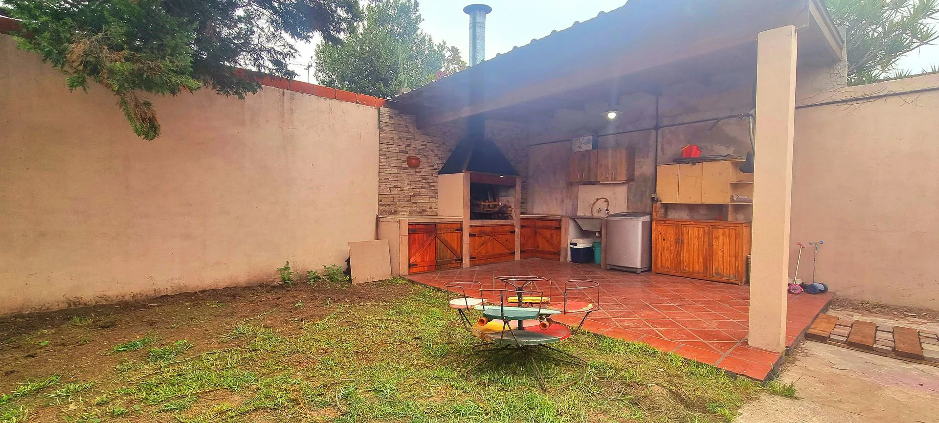 CASA 3 AMB VENTA BANFIELD CON FONDO GARAGE QUINCHO foto 5