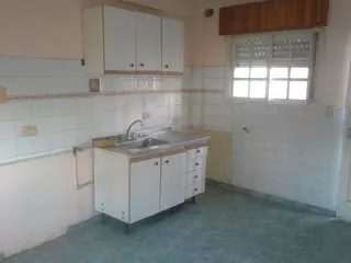 ALQUILER - DEPARTAMENTO 2 AMBIENTES CON PATIO y LAVADERO - SIN EXPENSAS foto 3
