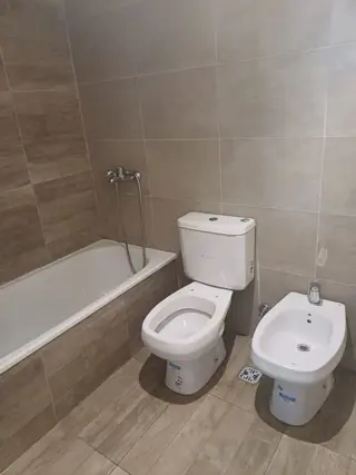 Excelente Monoambiente con un gran patio en el 1 piso, casi a estrenar foto 3