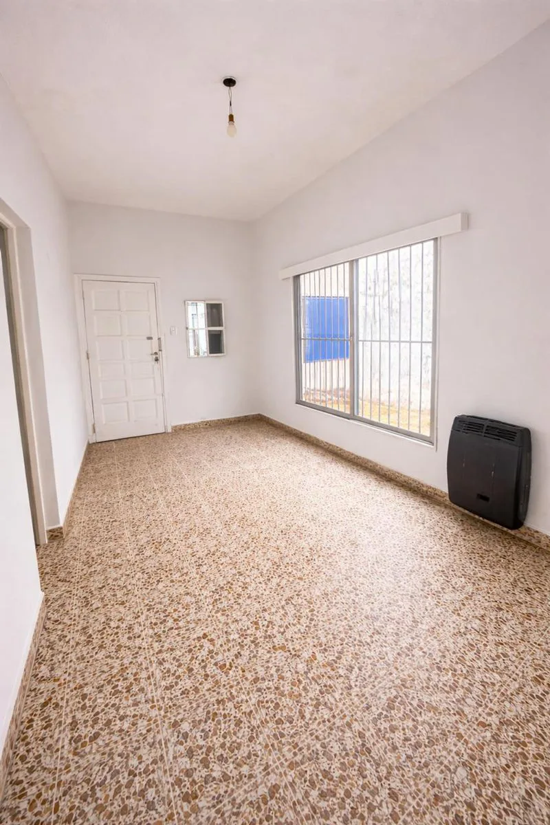 Casa familiar con cochera, patio, jardin y terreno foto 4