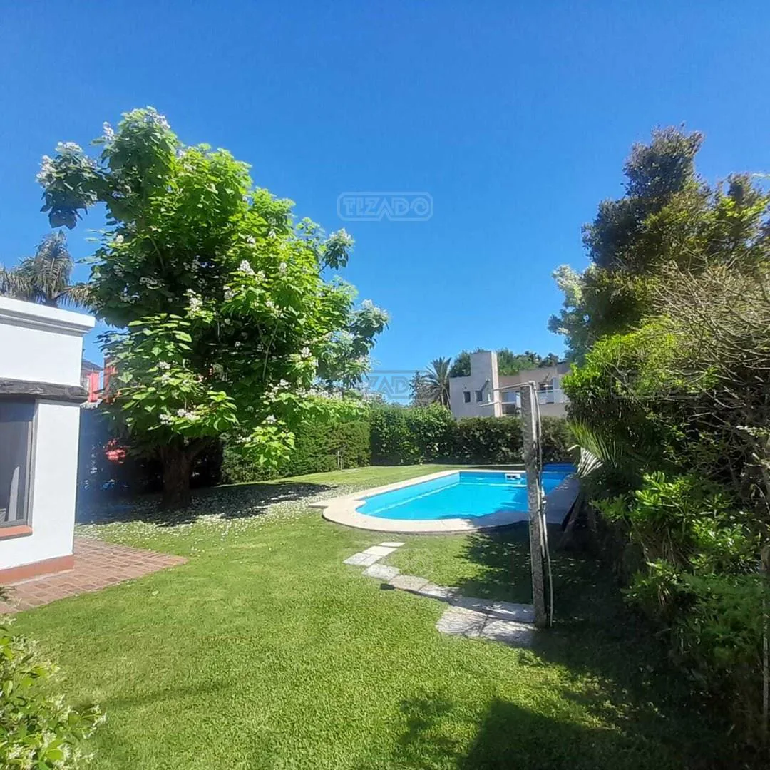3-Bedroom House with Large Pool in Country Club Banco Provincia – photo 3 of 12