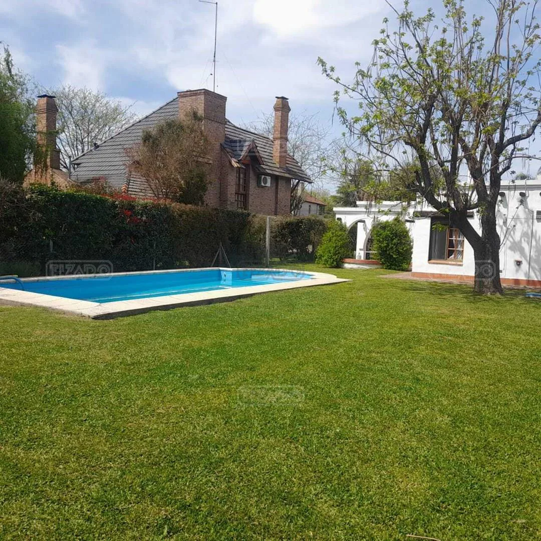 3-Bedroom House with Large Pool in Country Club Banco Provincia – photo 11 of 12