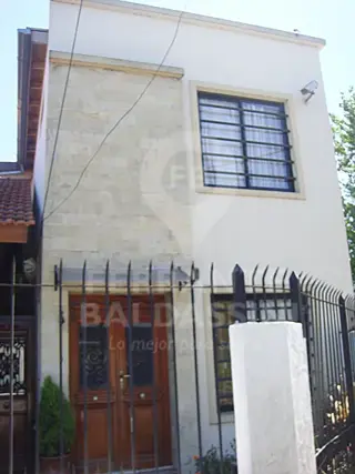 BURZACO - Casa + Duplex nuevo! Ideal 2 Familias! Detalles de categoría. Oportunidad para ver! Muy buena construcción. 2 de Abril esquina Martín Fierro foto 1