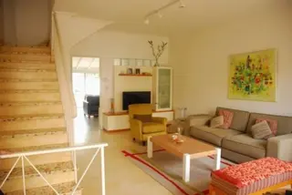 Hermoso Duplex en zona Olivos Golf 4 amb. pileta,jardin, parrilla. 3 baños foto 2