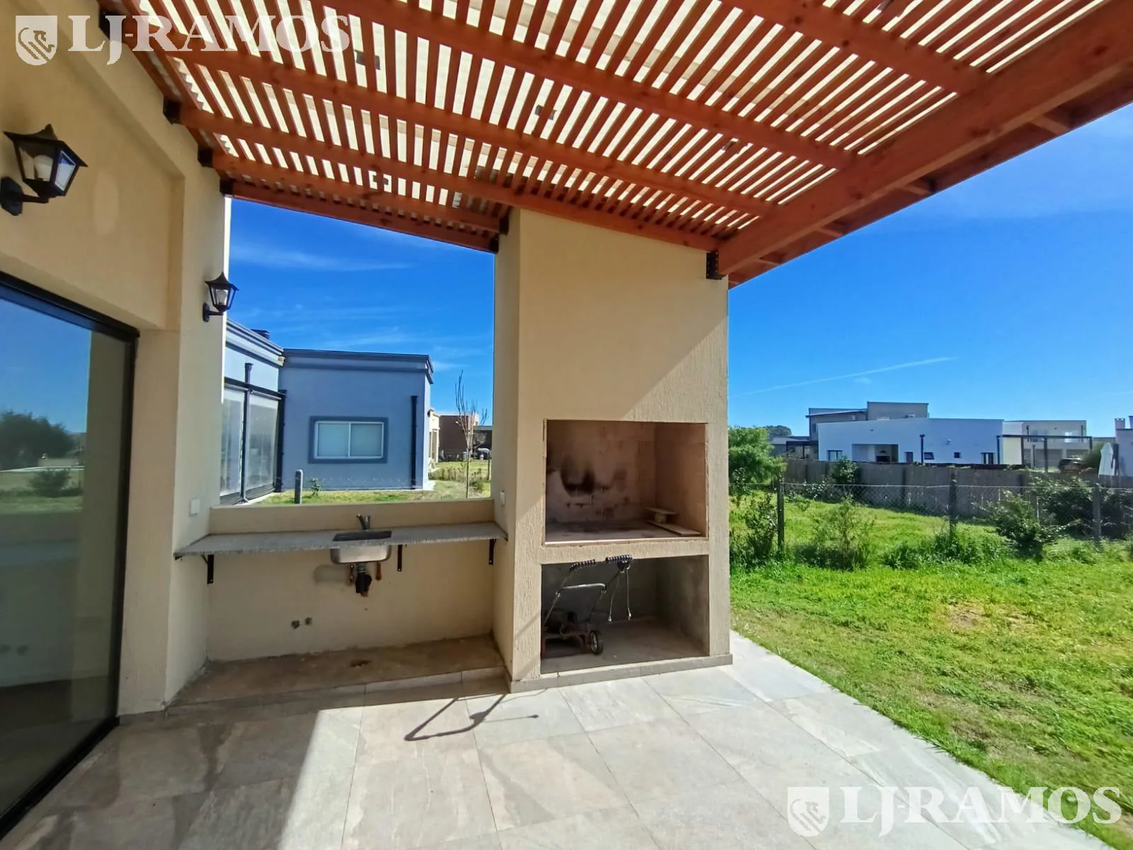 Casa en San Sebastián OPORTUNIDAD, venta con cesión de derechos, no crédito, MB foto 5