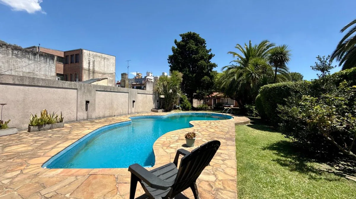 VENTA CASA 5 AMB PILETA JARDÍN Y CASA DE HUÉSPEDES foto 3