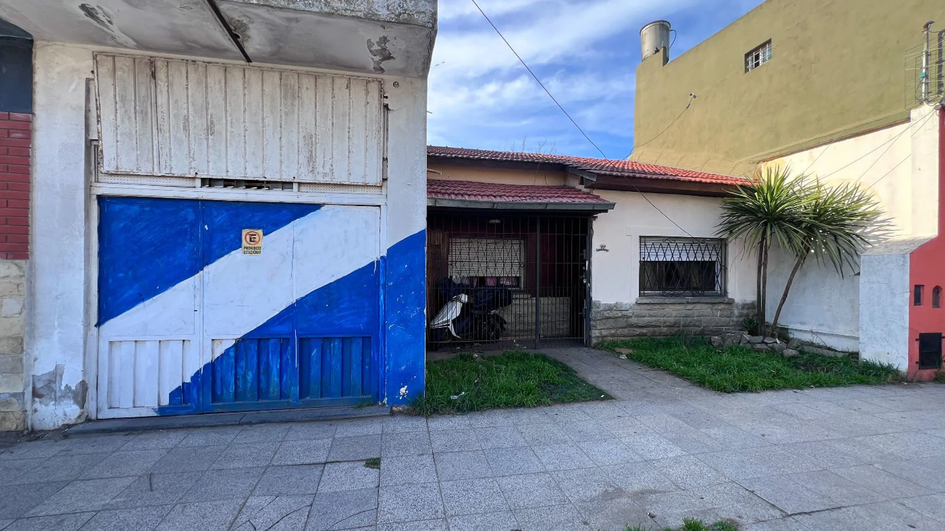 VENTA CASA 3 AMB  CON LOCAL COMERCIAL foto 2