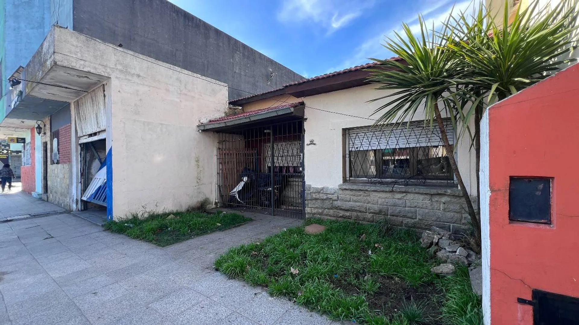 VENTA CASA 3 AMB  CON LOCAL COMERCIAL foto 3