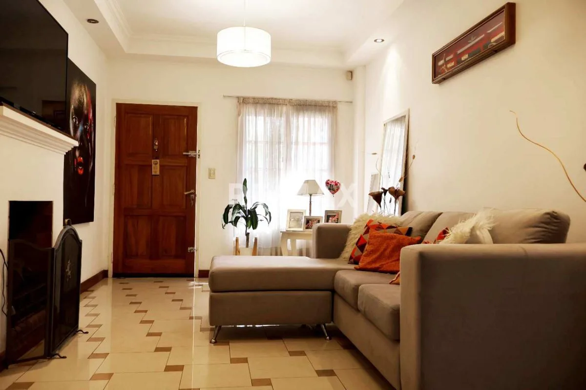 VENTA ESPECTACULAR CASA 5 AMB C/PILETA CASTELAR foto 3