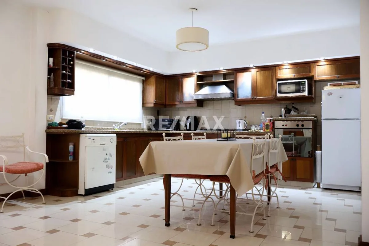 VENTA ESPECTACULAR CASA 5 AMB C/PILETA CASTELAR foto 4