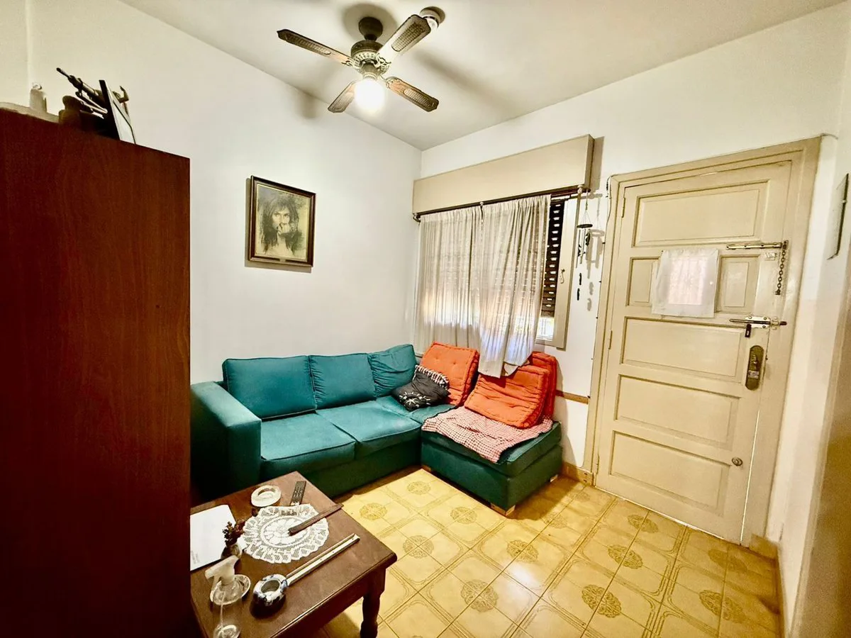 VENTA CASA 6 AMBIENTES CON PATIO - VILLA MAIPU foto 2