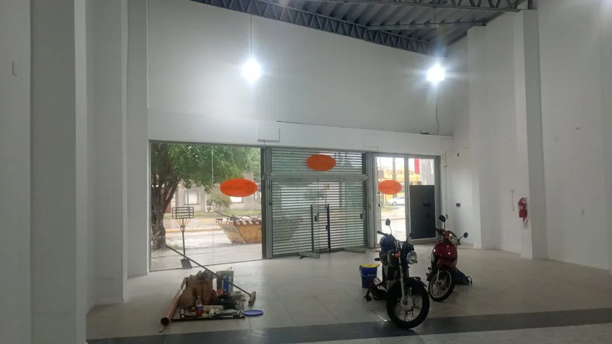 Gran Galpon/ Local  en zona Comercial. Zona Norte foto 3