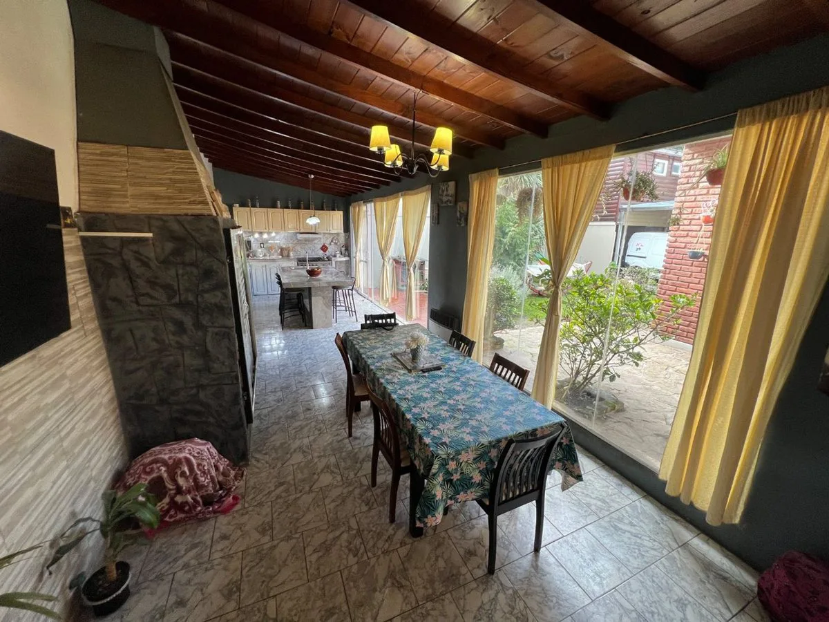 Venta en block casa + 4 deptos el Grosellar foto 4