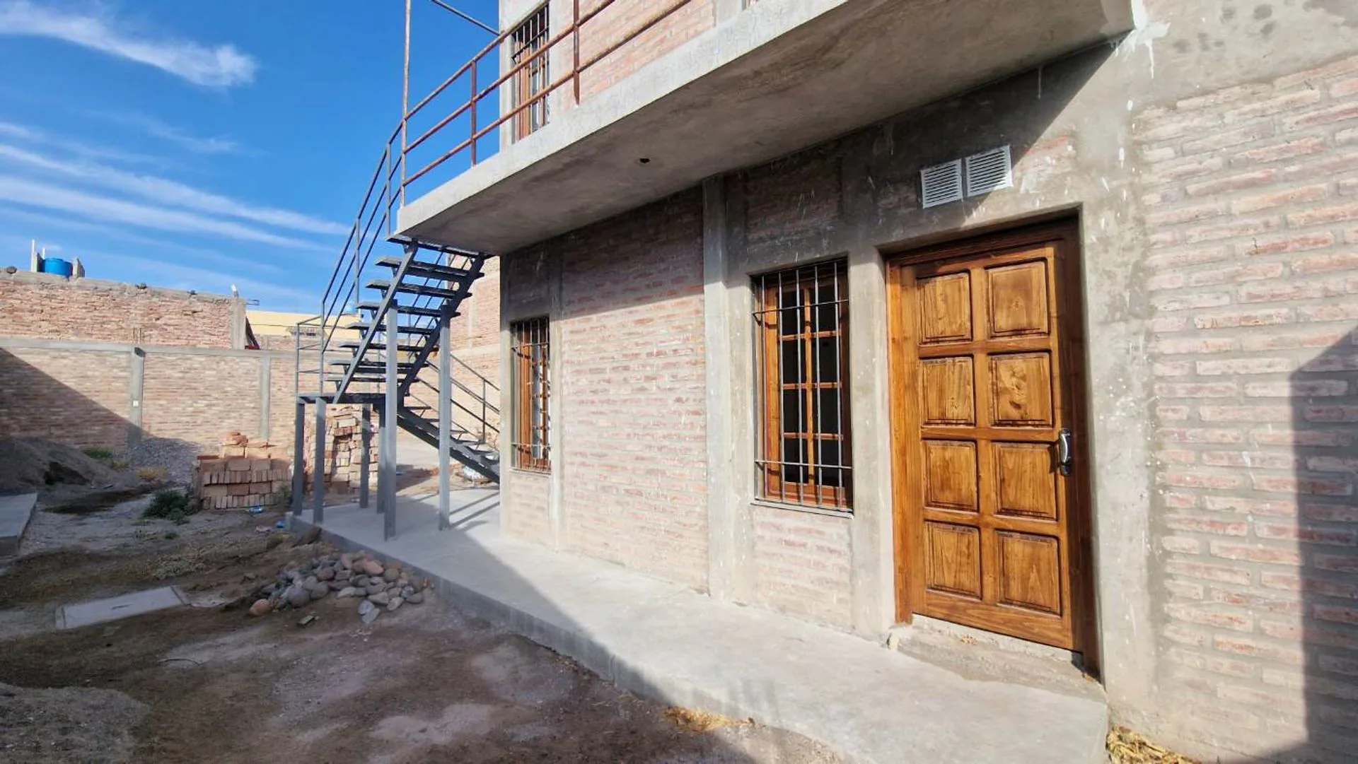 VENTA 2 DEPTOS DE 1 DORM. A TERMINAR. CAPITAL foto 3