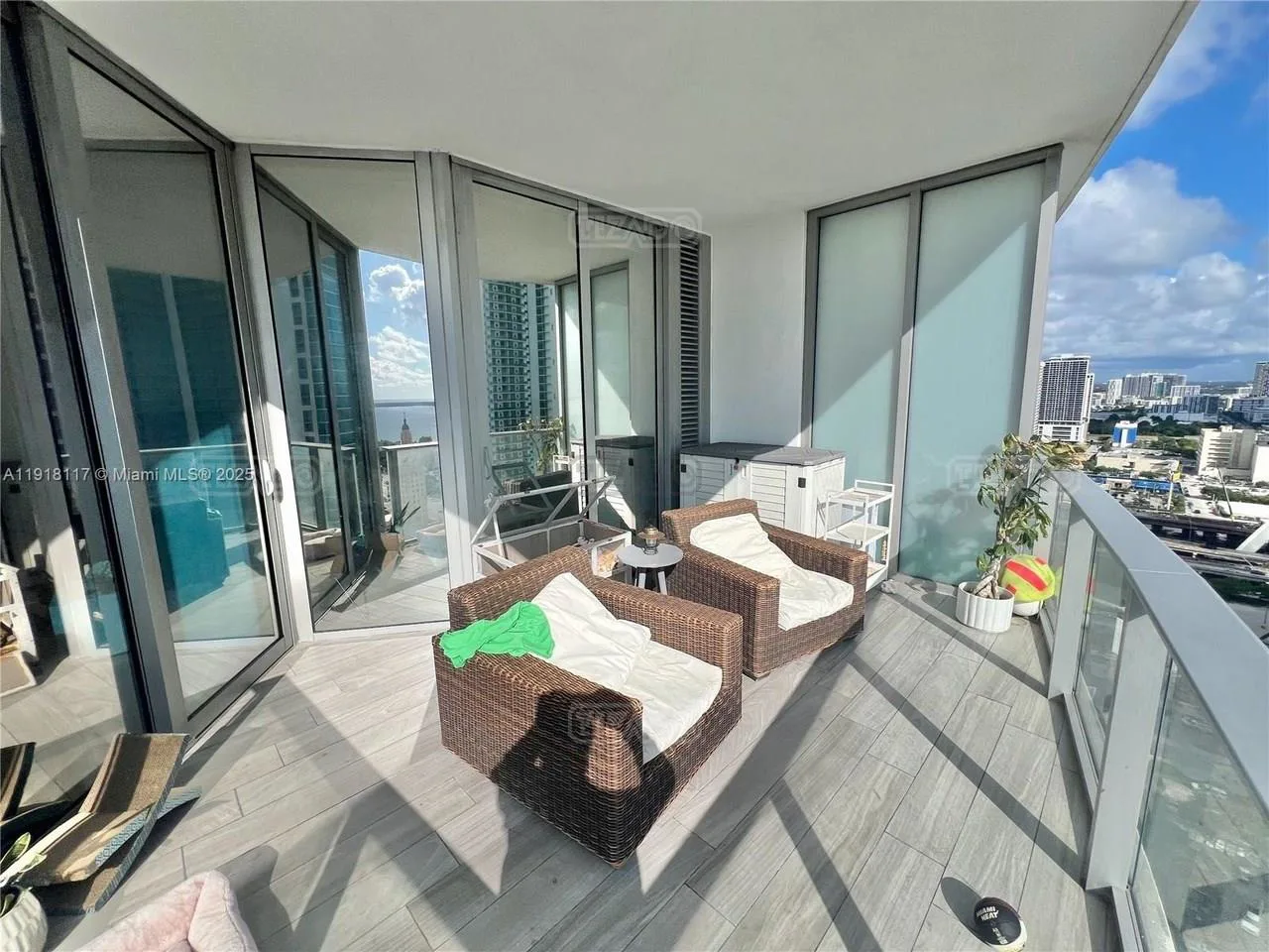 851 NE 1 st Ave #2605 800 foto 4