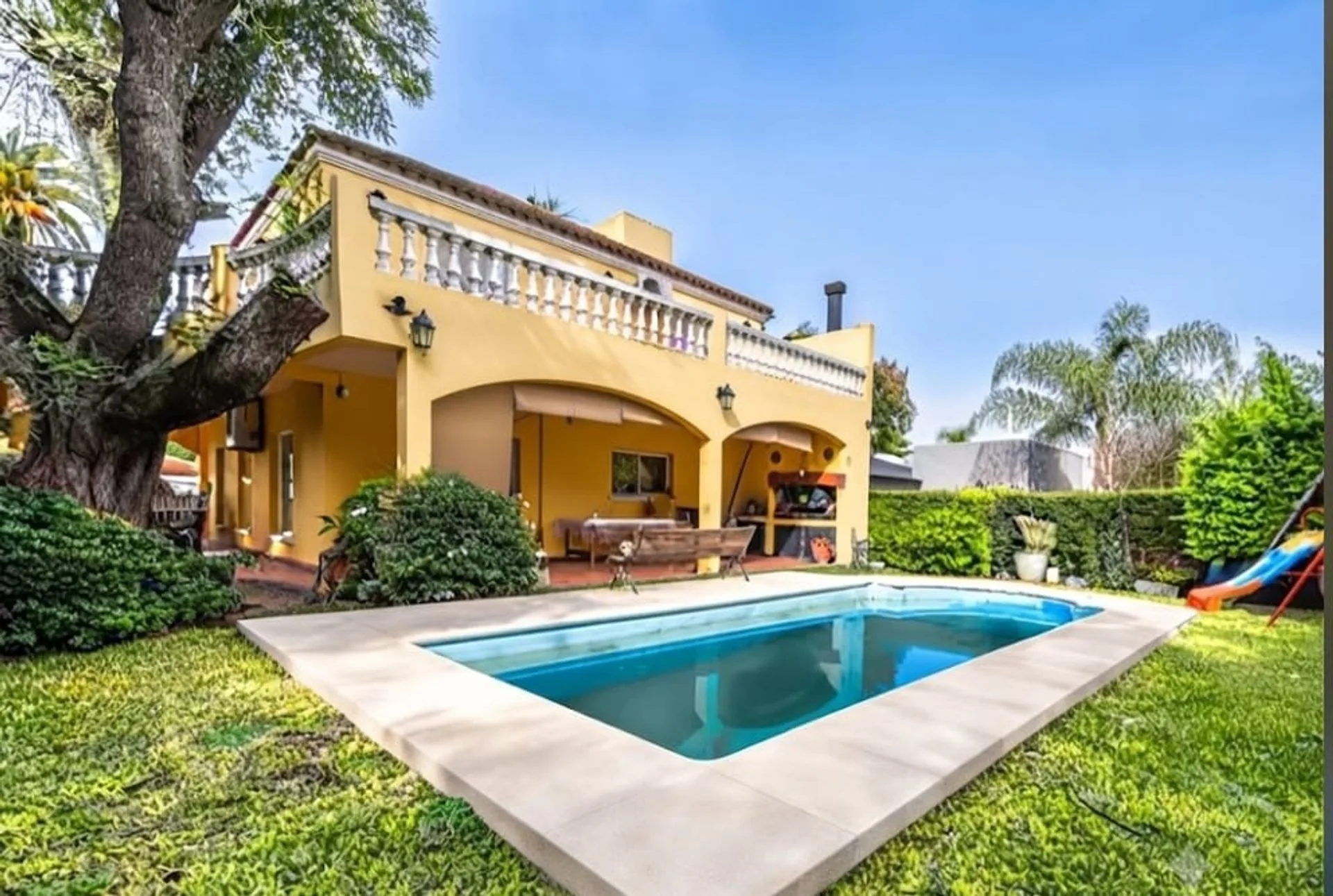 CASA EN VENTA EN JARDINES DE ESCOBAR C/PILETA foto 2