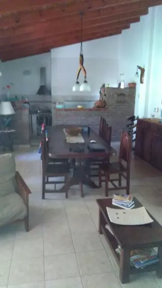 CASA 1 DORMITORIO. JARDÍN. PSICINA. GALERÍA. COCHERA. EXCELENTE ENTORNO. foto 4