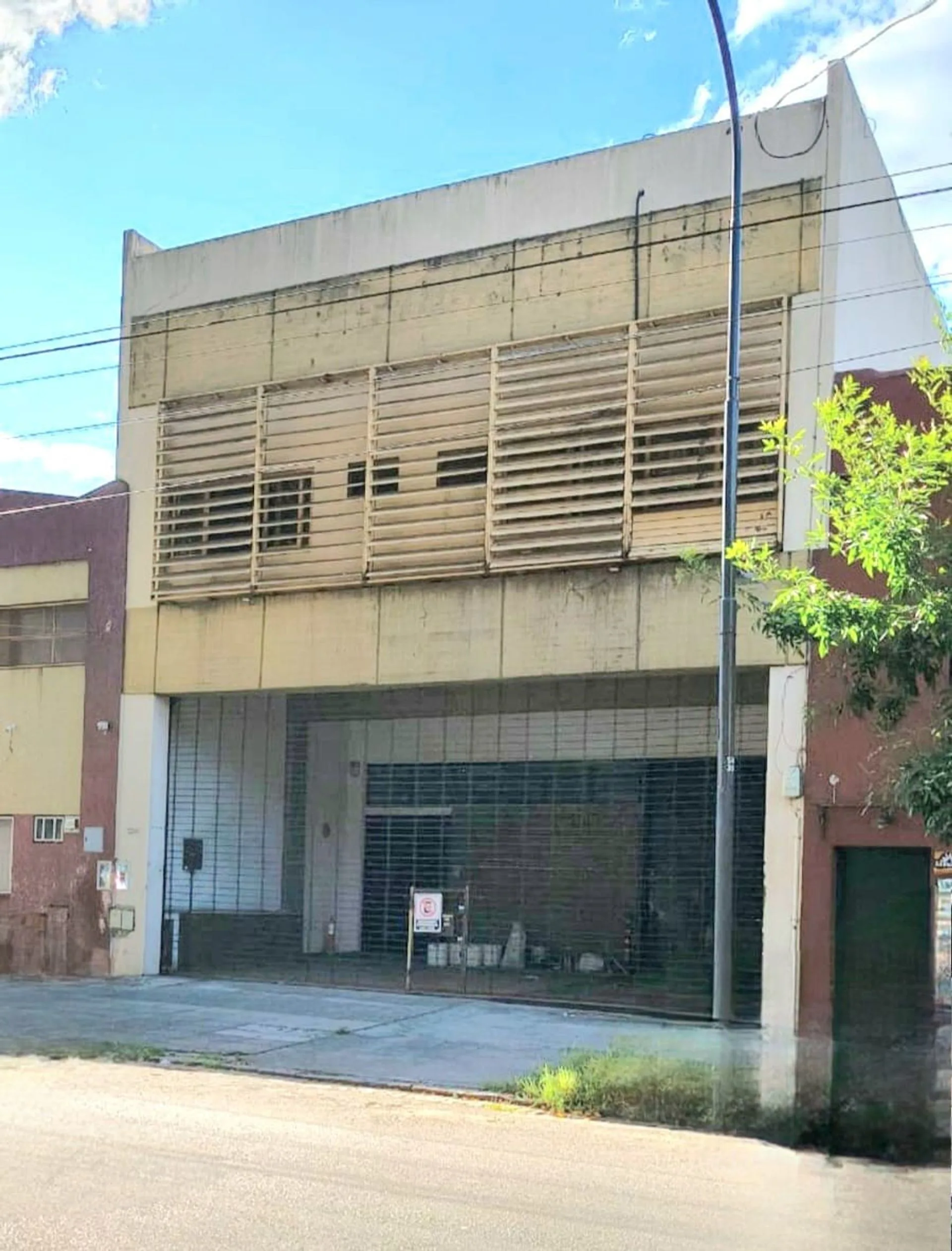 GALPON o DEPOSITO EN VENTA EN V. URQUIZA 400 M2 foto 2