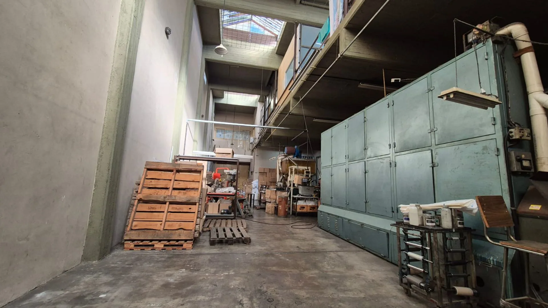 GALPON o DEPOSITO EN VENTA EN V. URQUIZA 400 M2 foto 4