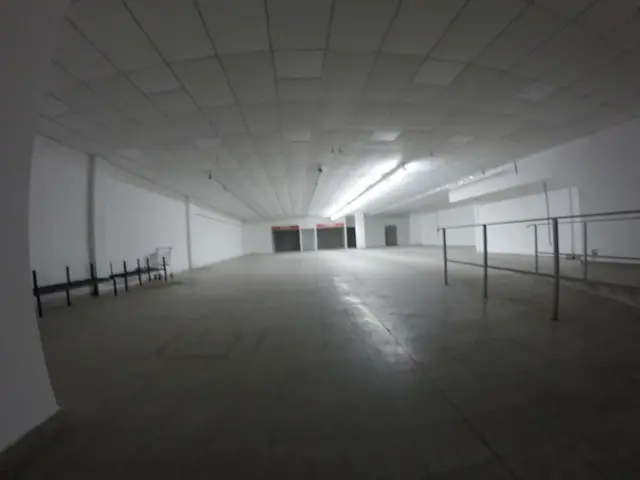 EXCELENTE LOCAL DE 550 M2, SOBRE AVENIDA ARIETA - VILLA LUZURIAGA