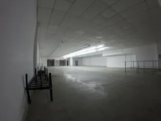 EXCELENTE LOCAL DE 550 M2, SOBRE AVENIDA ARIETA - VILLA LUZURIAGA foto 2