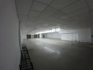 EXCELENTE LOCAL DE 550 M2, SOBRE AVENIDA ARIETA - VILLA LUZURIAGA foto 3