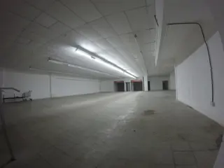 EXCELENTE LOCAL DE 550 M2, SOBRE AVENIDA ARIETA - VILLA LUZURIAGA foto 4