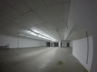 EXCELENTE LOCAL DE 550 M2, SOBRE AVENIDA ARIETA - VILLA LUZURIAGA foto 5