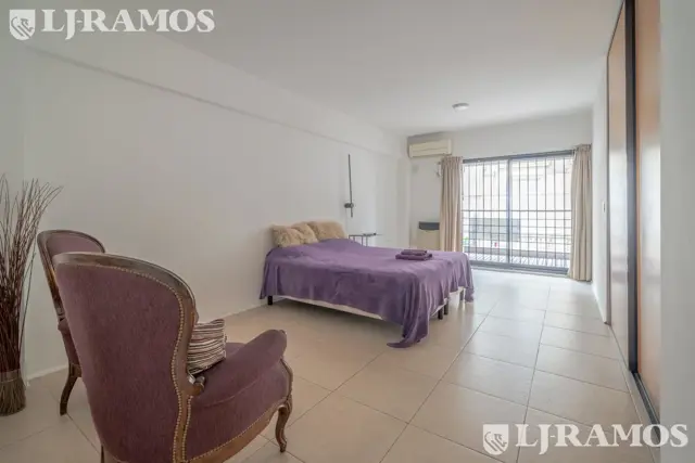 mexico y Perú. Monomabiente con balcón, residencial o apto Airbnb.