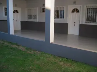 EXCELENTE PROPIEDAD  DE CINCO AMBIENTES EN MUY BUEN ESTADO DE CONSERVACION Y UBICACION foto 1
