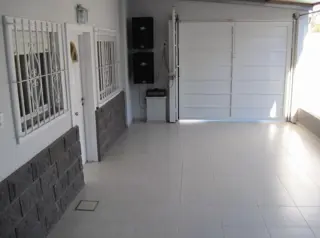 EXCELENTE PROPIEDAD  DE CINCO AMBIENTES EN MUY BUEN ESTADO DE CONSERVACION Y UBICACION foto 5