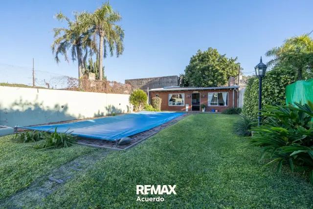 VENTA CASA 3 DORM+PILETA+QUINCHO+PARQUE CENTRICA