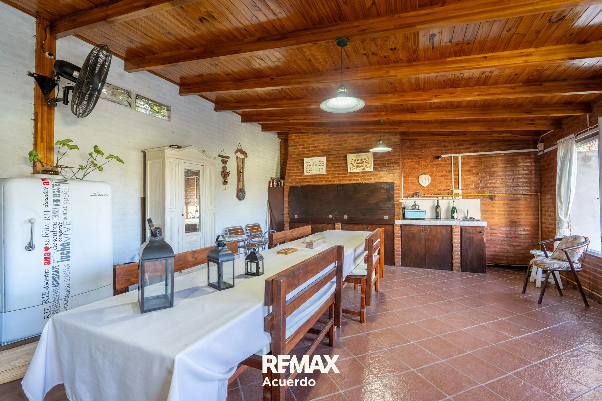 VENTA CASA 3 DORM+PILETA+QUINCHO+PARQUE CENTRICA foto 3
