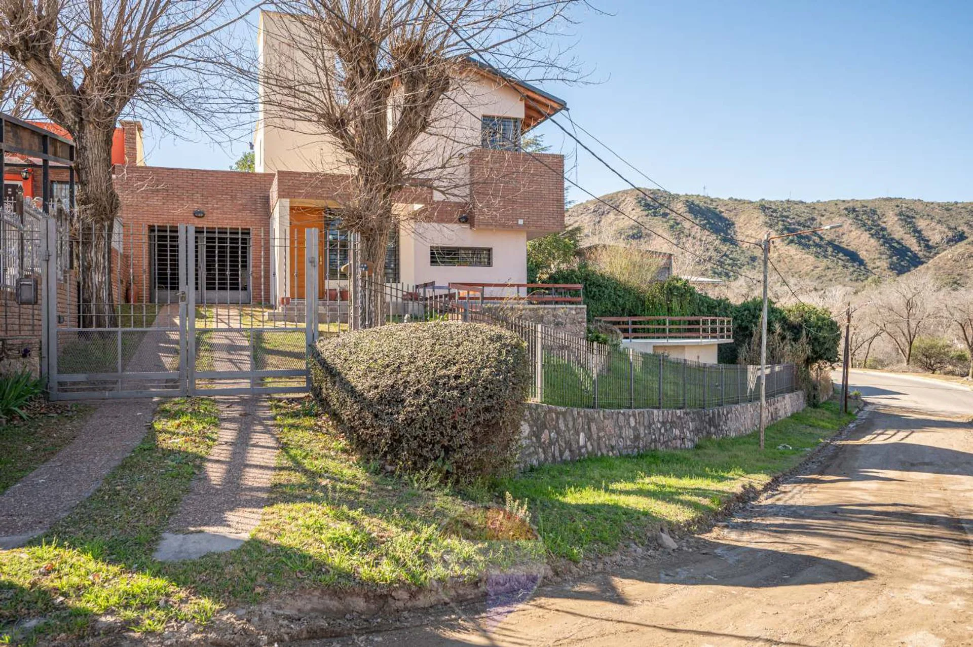 Venta casa 3 dormi pileta frente al rio playas oro foto 2