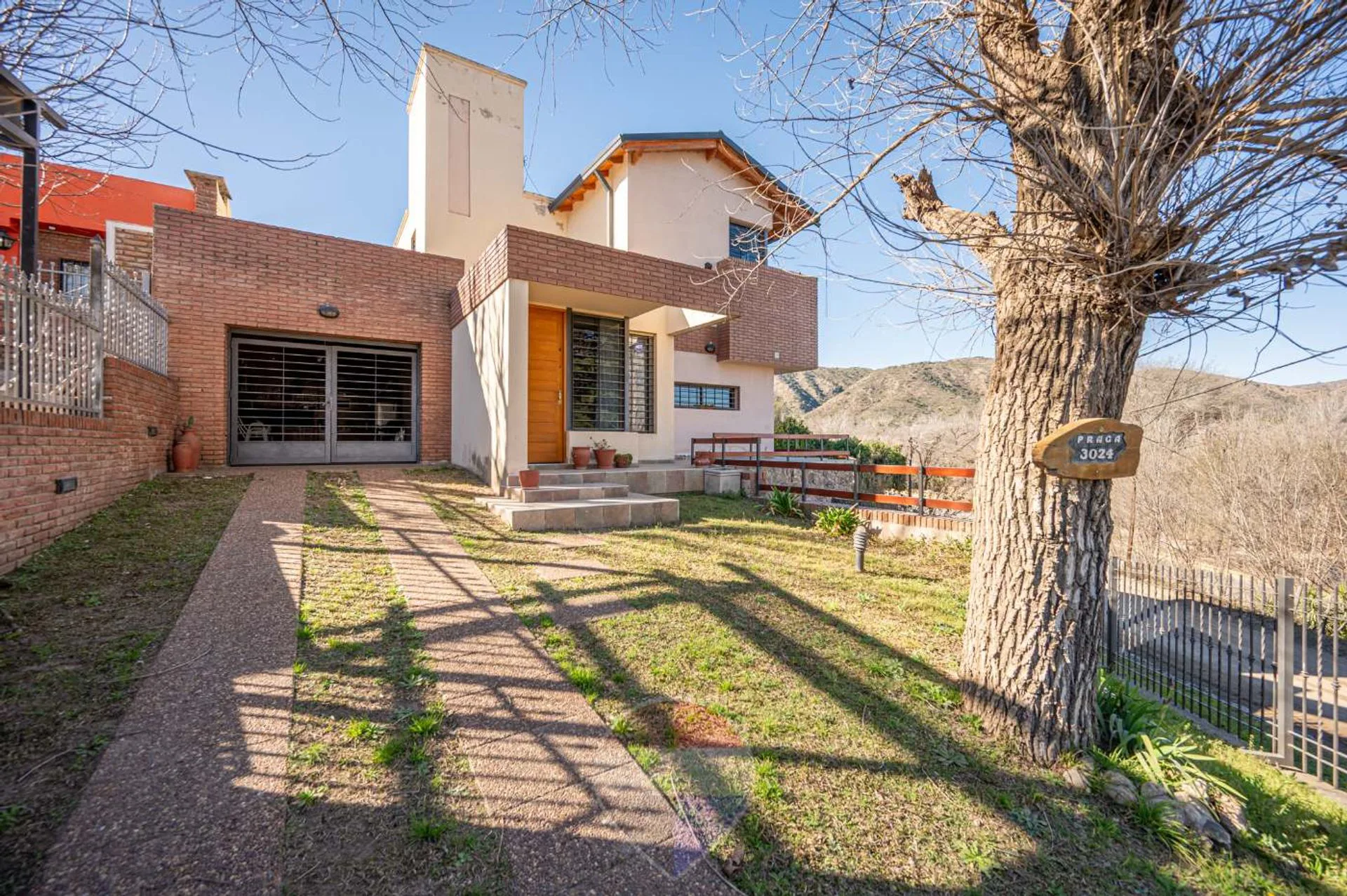 Venta casa 3 dormi pileta frente al rio playas oro foto 3