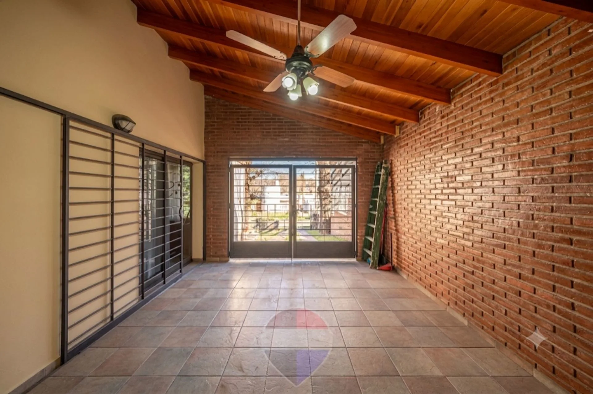 Venta casa 3 dormi pileta frente al rio playas oro foto 5