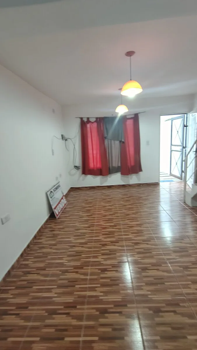 VENTA DUPLEX 2 DORMITORIOS CALLE ALMAFUERTE foto 2