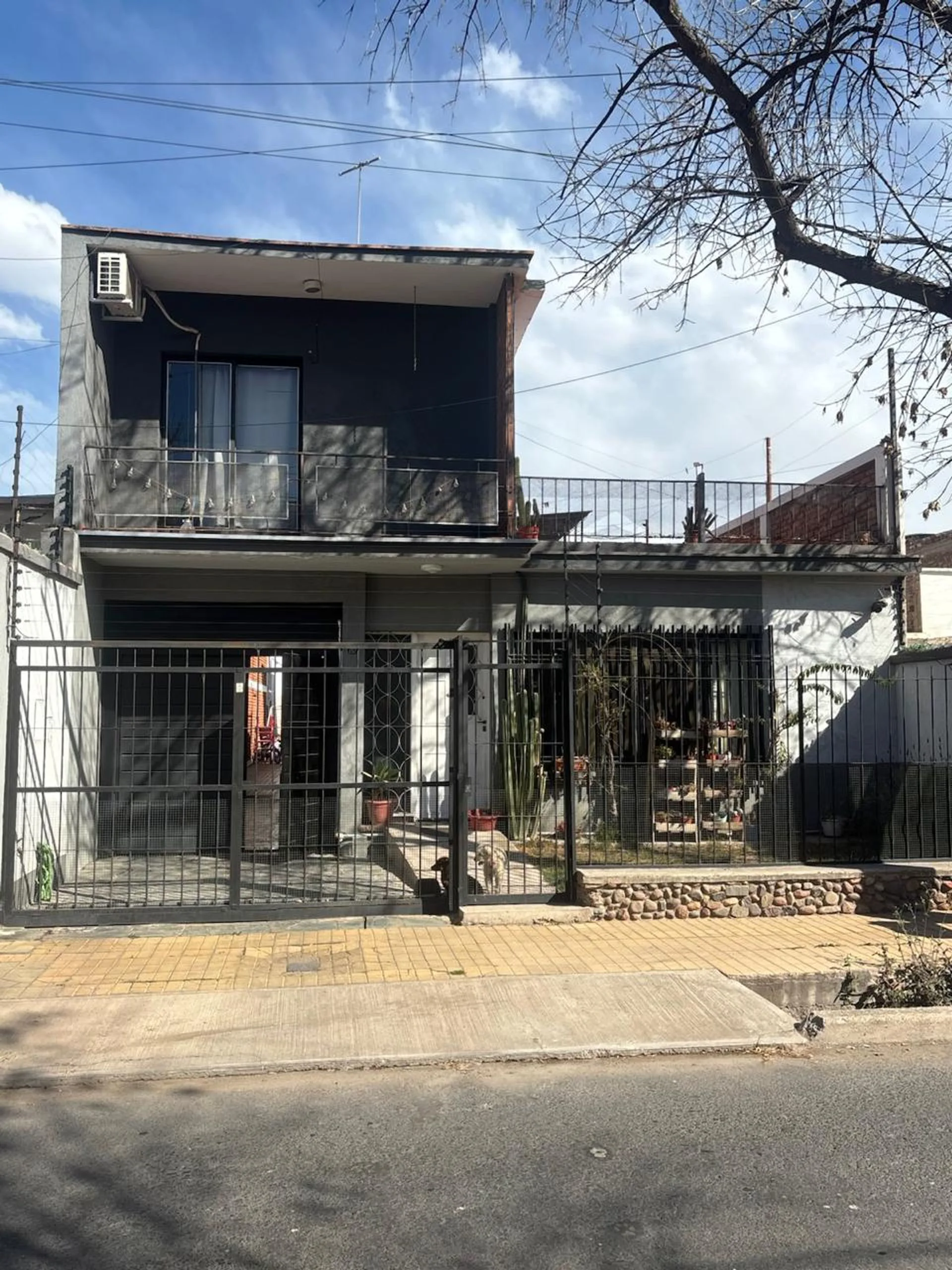 VENTA CASA + 2 DEPTOS PILETA GODOY CRUZ BOMBAL SUR foto 2