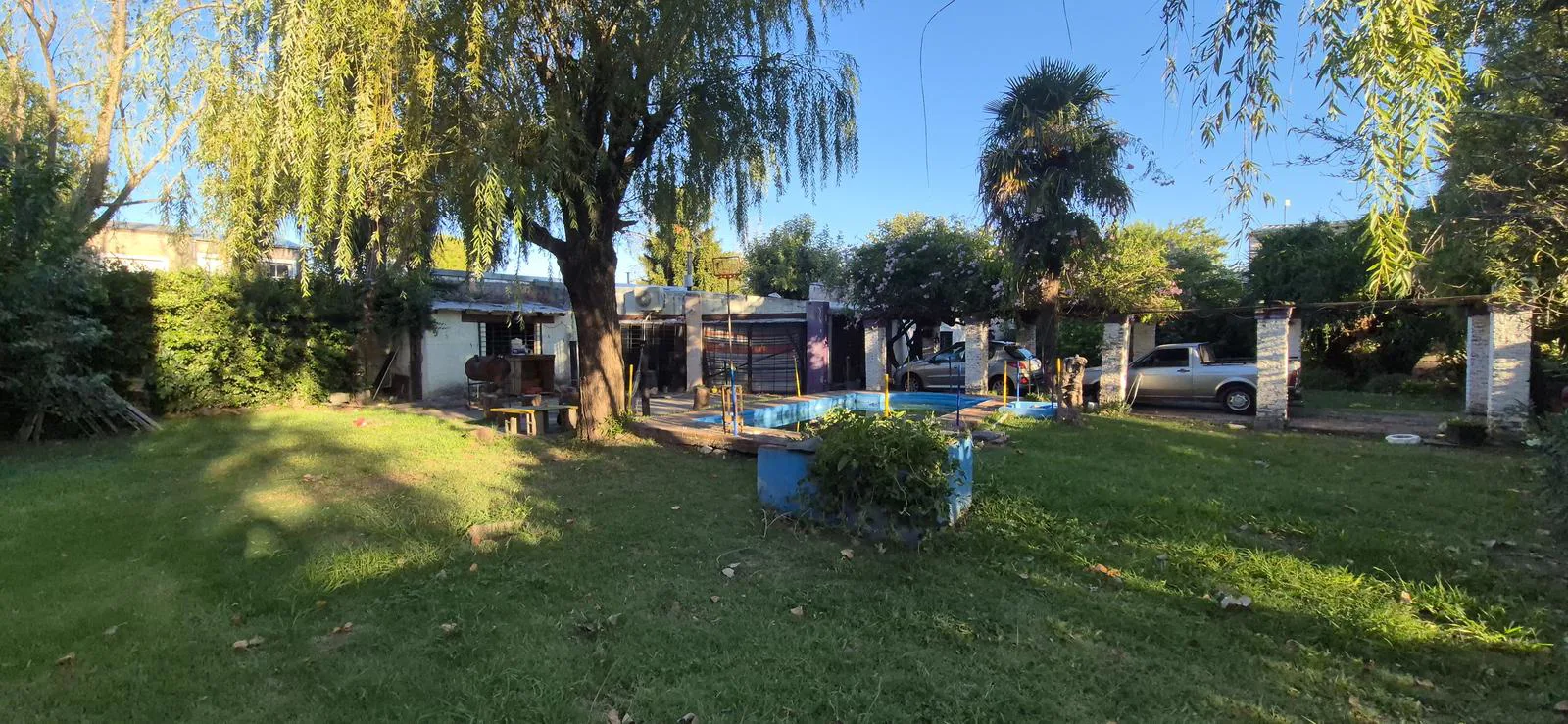 Entre Ríos 2600 - Casa a reciclar en venta con gran terreno - Granadero Baigorrria foto 2