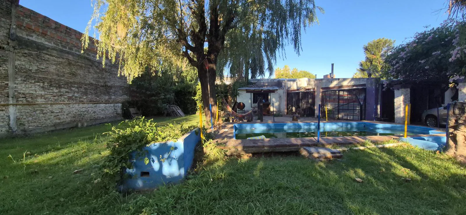 Entre Ríos 2600 - Casa a reciclar en venta con gran terreno - Granadero Baigorrria foto 3