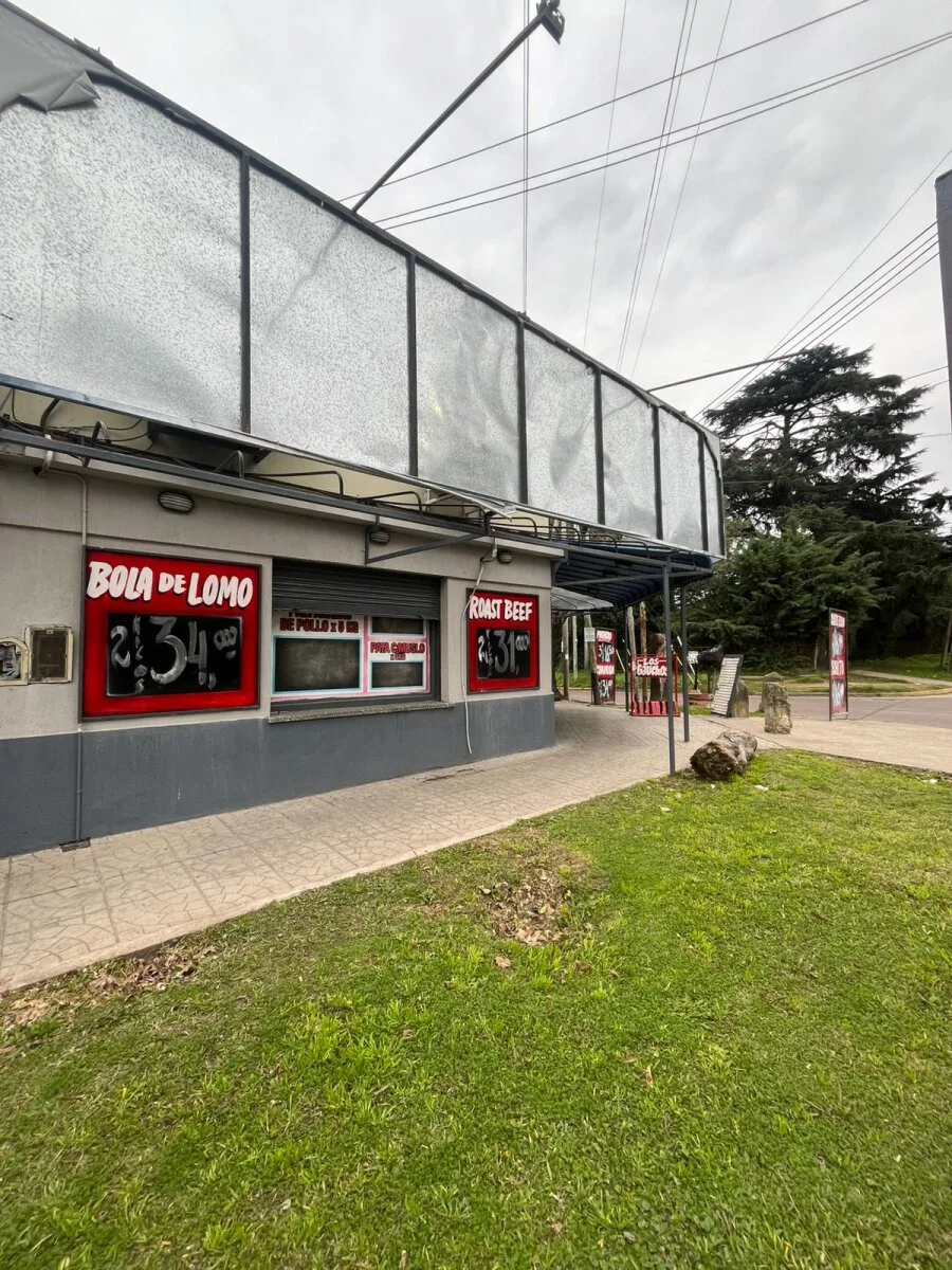 LOCAL COMERCIAL Y DEPARTAMENTO EN VENTA CRUCE FLORENCIO VARELA foto 3