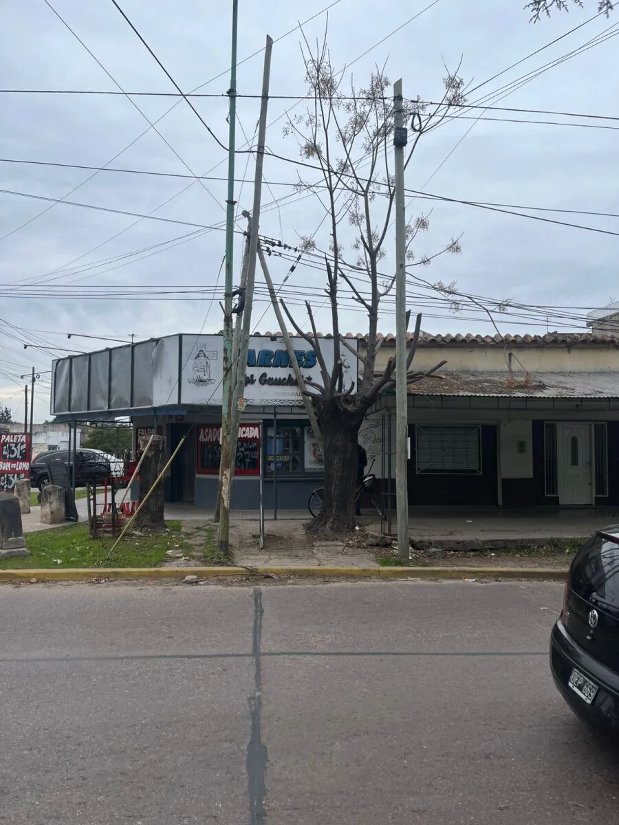 LOCAL COMERCIAL Y DEPARTAMENTO EN VENTA CRUCE FLORENCIO VARELA foto 4