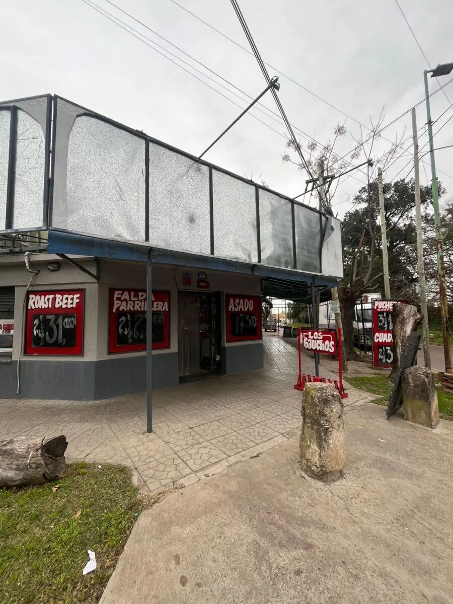 LOCAL COMERCIAL Y DEPARTAMENTO EN VENTA CRUCE FLORENCIO VARELA foto 5